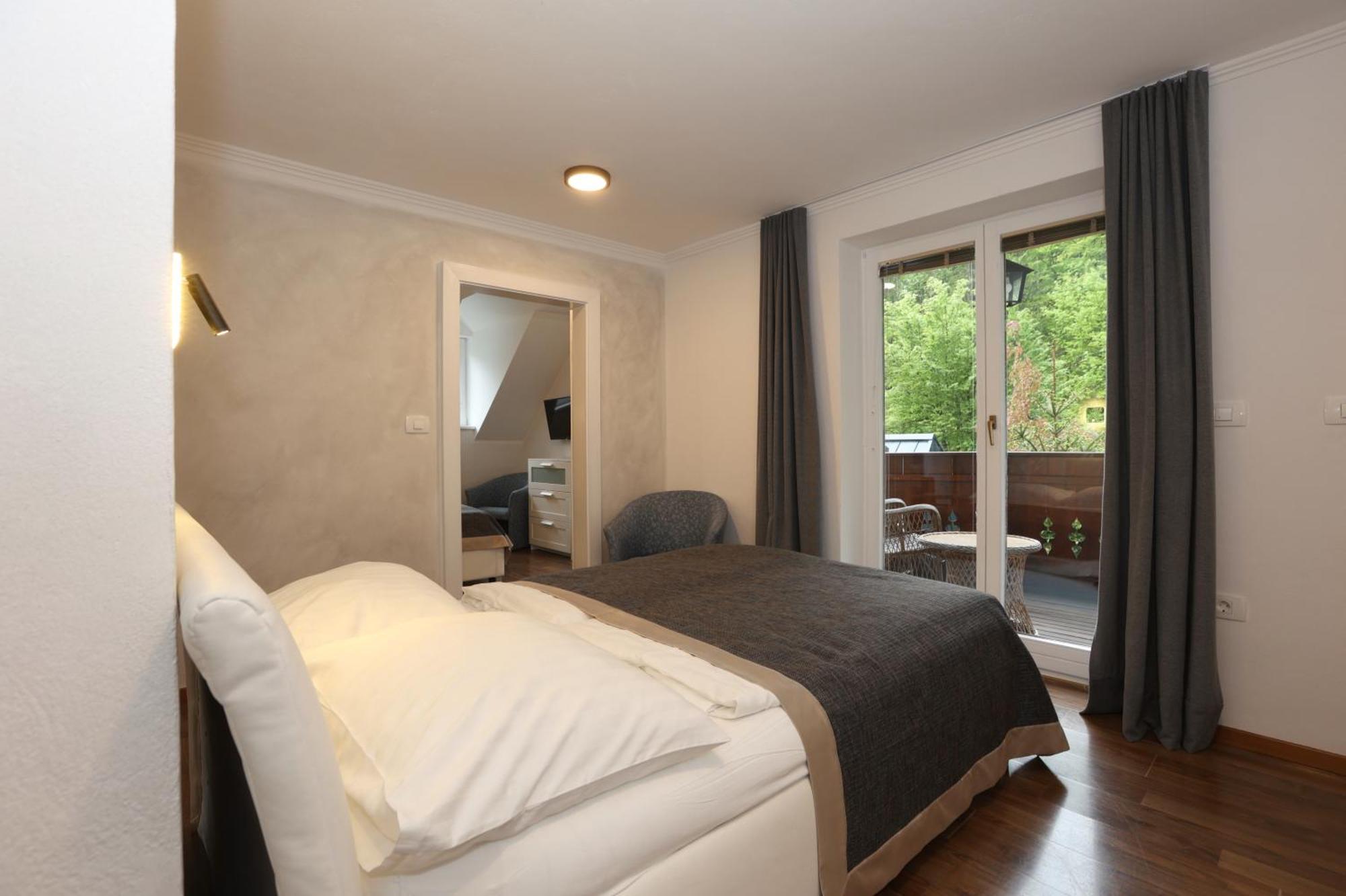 Edelweiss Rooms&app